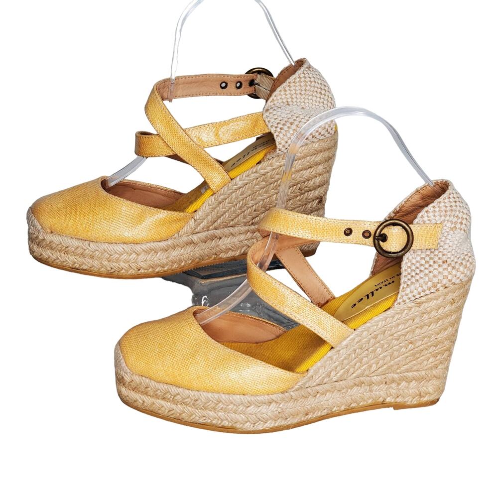 Bettye Muller Strappy Canvas Espadrille Wedge 39